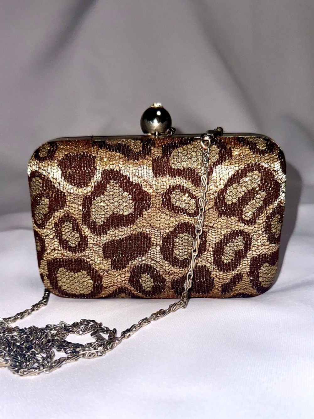 Vintage Hard Shell Clutch
Removable Chain Gold/Brown
Leopard Print